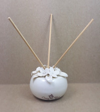 Capodimonte profumatore con fiori e strass lavorato a mano ø 7 cm