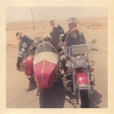 Coppia sidecar foto Harley-Davidson Electra Glide motocicletta 1966 vintage anni 60