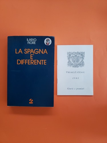 Libro spagna differente - è,