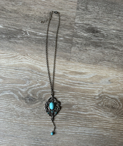 Collana con ciondolo pietra