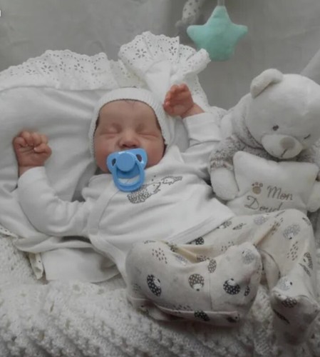Joli bébé reborn - , peu