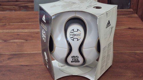 Adidas teamgeist match ball - teamgeist,