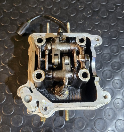Testata motore valvole - testata,