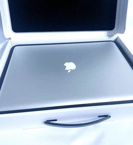 Macbook pro 3ghz laptop - 17", 2.3ghz