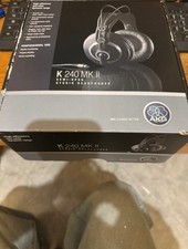 AKG K240 MKII Cuffia monitor professionale da studio con cavo, semi aperte, Nero