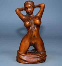 Statua inginocchiata bellezza