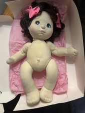 Mattel 1985 My Child bambola capelli castani, occhi azzurri, scarpe, collana, maglietta, tutù nero