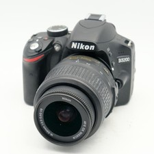 Nikon D3200 + Nikon AF-S DX