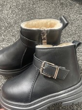 Scarpe bambino piccolo taglia