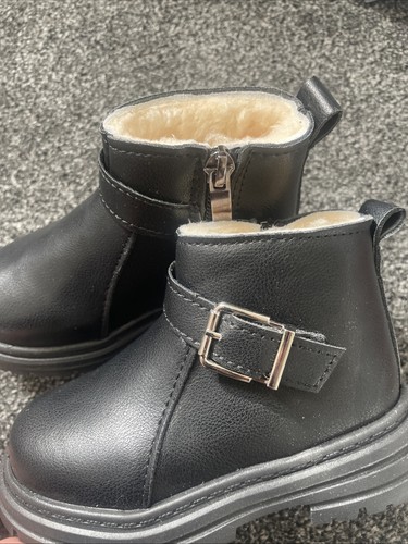 Scarpe bambino piccolo taglia