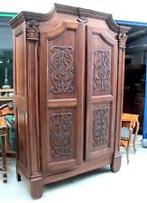 Armadio primo '800 piemontese in noce centinato scolpito fronte 148 cm