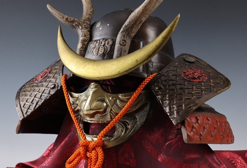 Vecchio casco samurai - vecchio,
