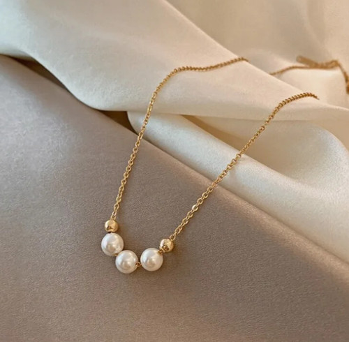 Collana con ciondolo perle