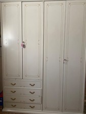 Armadio bianco 2 ante e 4 cassetti, lungo 190 alto 250 profondo 60. Usato 
