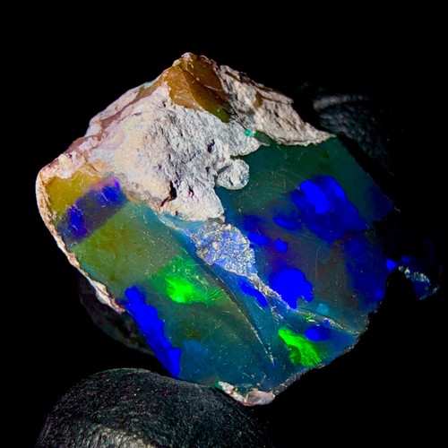 Opale nero naturale - ,, pietra