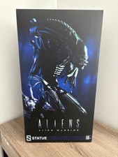 Statua guerriero xenomorfo