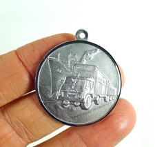 VECCHIA MEDAGLIA MOTTURA FONTANA SPEDIZIONI CAMION TIR 1960 TRASPORTI CAGLIARI