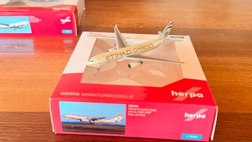 Herpa wings airbus - wings,