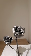 Rosa con foglie fiore