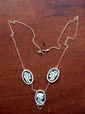 Collier in oro 18 kt con cammei di agata verde