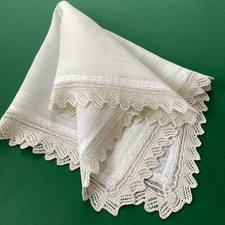 Fazzoletto antico con merletto