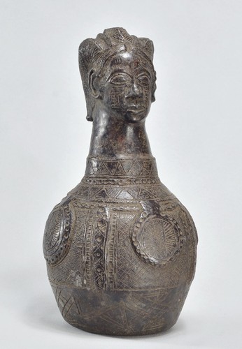 Stupendo vaso antropomorfo - , in