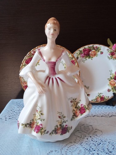 Royal doulton hn3221 old - royal,