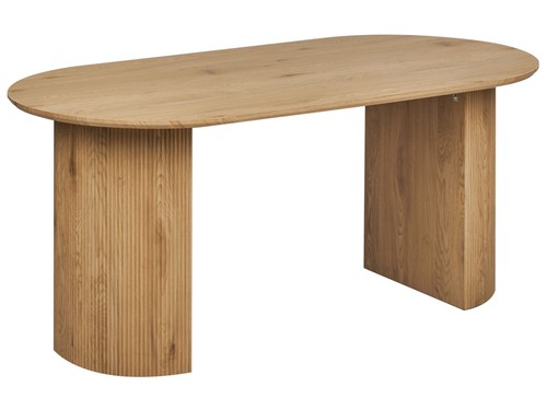 Tavolo minimalista con piano