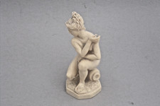 Afrodite accovacciata scultura G. Ruggeri riproduzione  divinità maggiore Greca