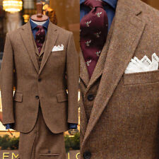 Abito uomo collo rovesciato