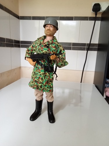 Modellino paracadutista - e,