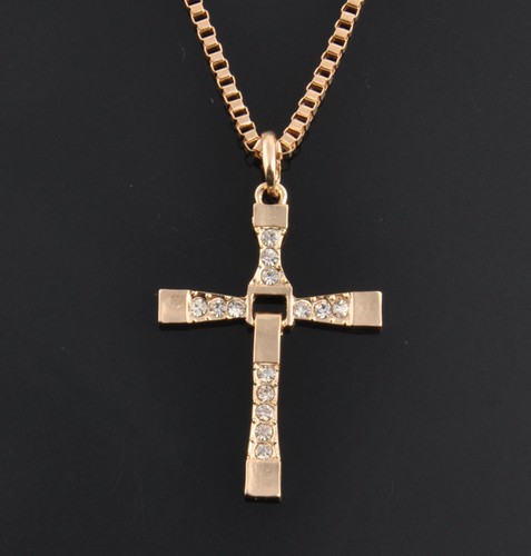 Collana con ciondolo croce