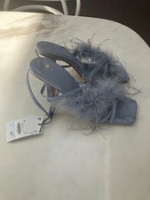 Sandali con tacco in piuma