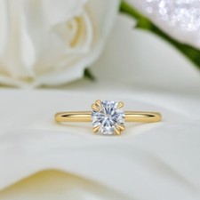 Anello tondo con diamanti