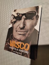 libro VASCO ROSSI UNA VITA AL MASSIMO GRUPPO EDITORIALE L'ESPRESSO 