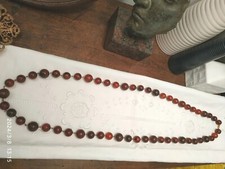  COLLANA MOLTO LUNGA DI SFERE IN  BACHELITE COLOR AMBRA VECCHIA MANIFATTURA.