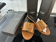 Saint Laurent Paris Sandali da donna in pelle con slide - Marrone con log oro