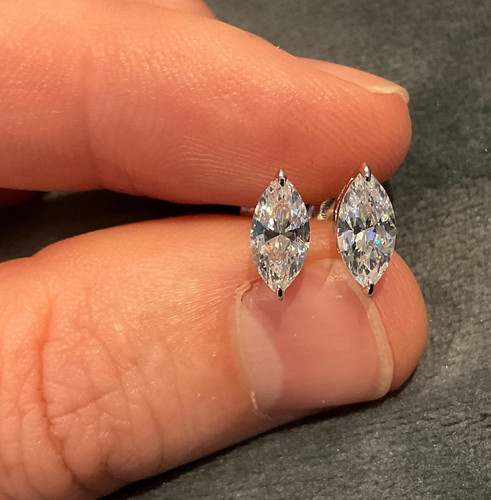 Orecchino perno con - orecchino, diamanti