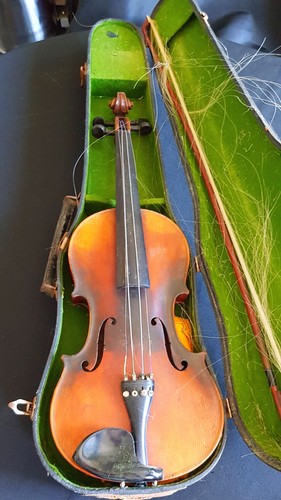 Antico violino vittoriano