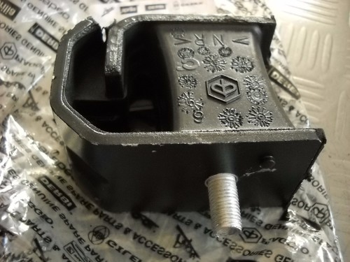 B004758 supporto motore - supporto, sx