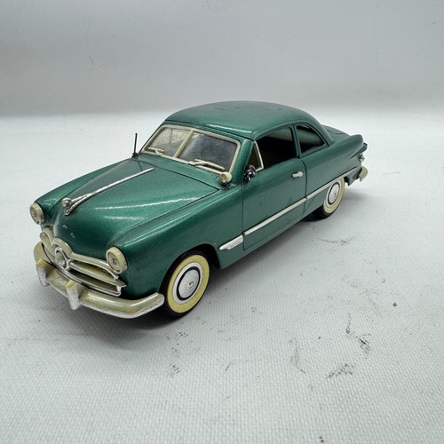 Modellino auto ford 1949 - auto, verde