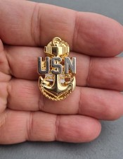 Spilla in metallo smaltato