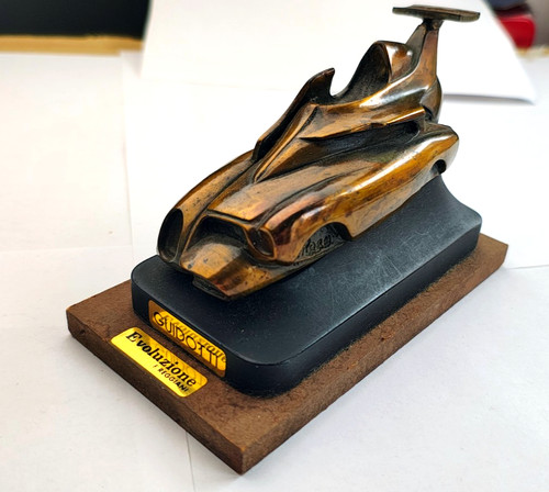 Evoluzione ferrari scultura - evoluzione,