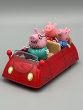 Piccola auto rossa vintage