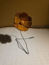 Fiore in legno vintage con