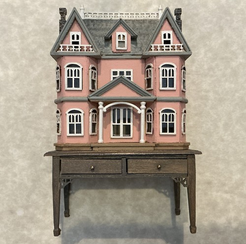 Casa delle bambole miniatura