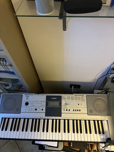 Pianola yamaha 323 - pianola,