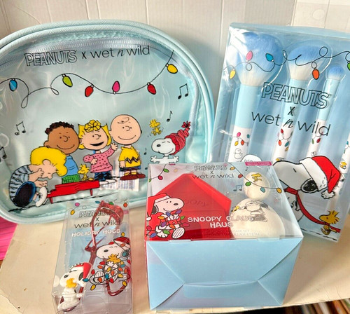 Peanuts wet wild 2022 - peanuts,