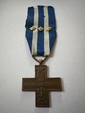 CROCE AL MERITO DI GUERRA V.E. III CON TRE CORONCINE REALI DORATE REGIO ESERCITO
