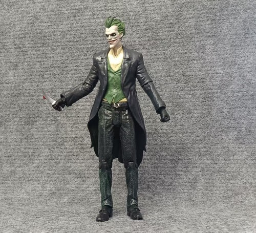 Universe classics the joker - dc,